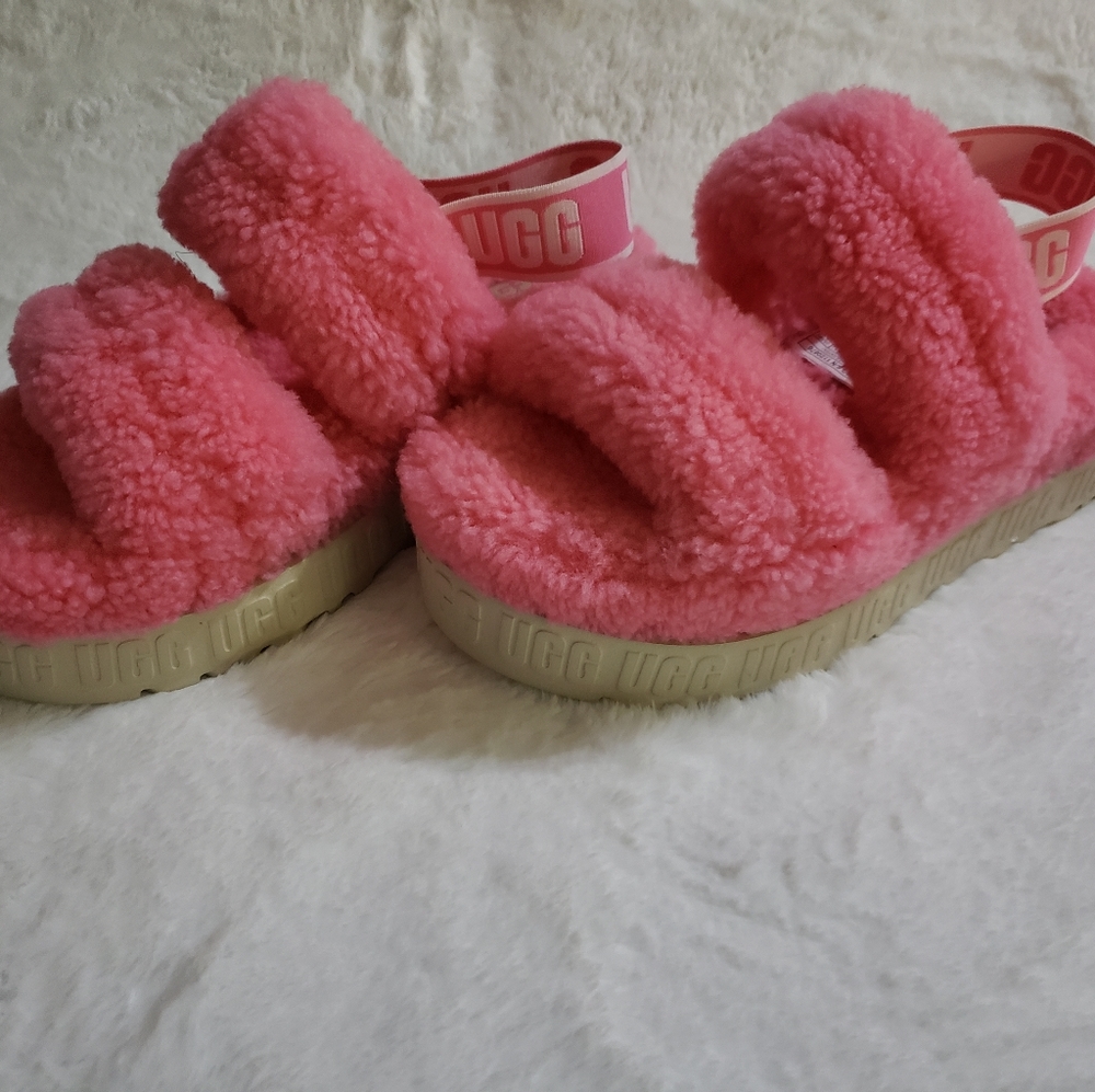 UGG PINK OH FLUFFITA SANDALS SIZE 5 NWOT Will ship next day I have other sizes